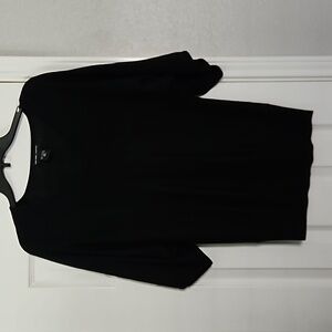 Black vneck top